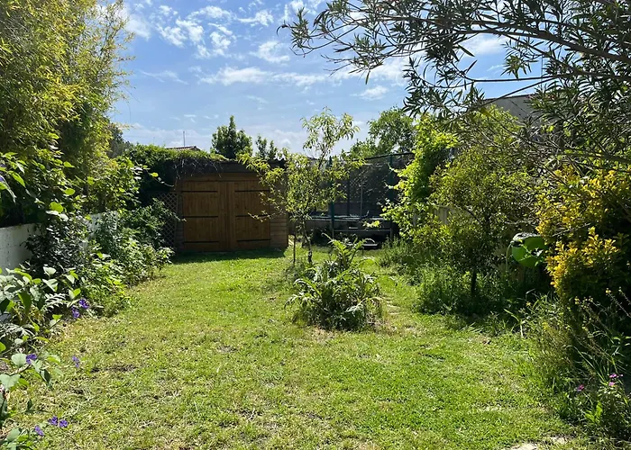 Charmante Petite Maison Avec Terrasse Et Jardin, Proche Tram