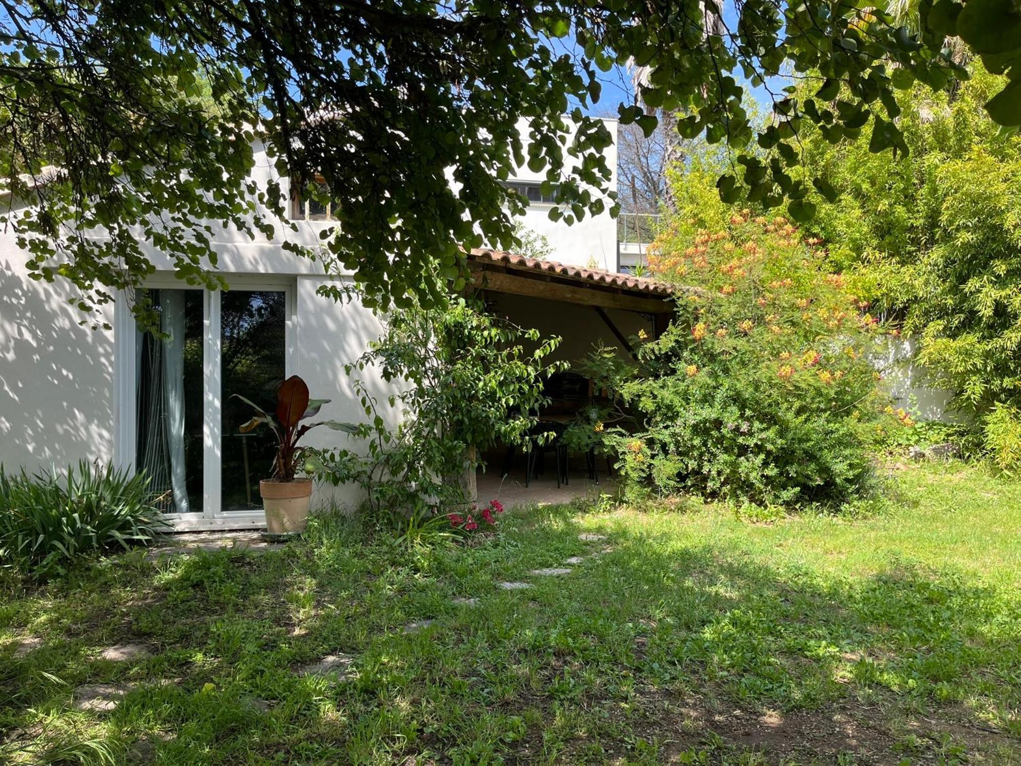 Charmante Petite Maison Avec Terrasse Et Jardin, Proche Tram