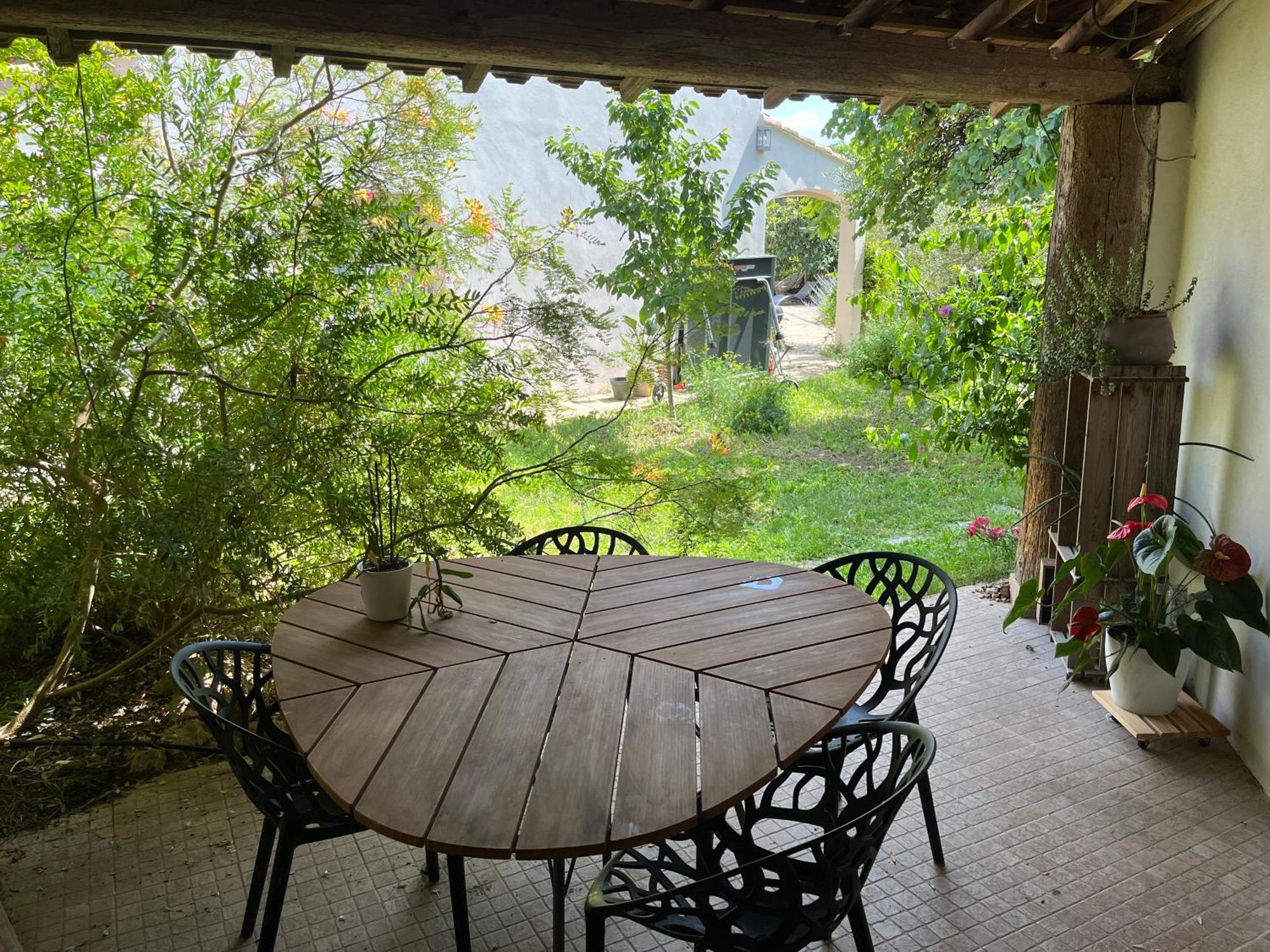 Chalet Charmante Petite Maison Avec Terrasse Et Jardin, Proche Tram *