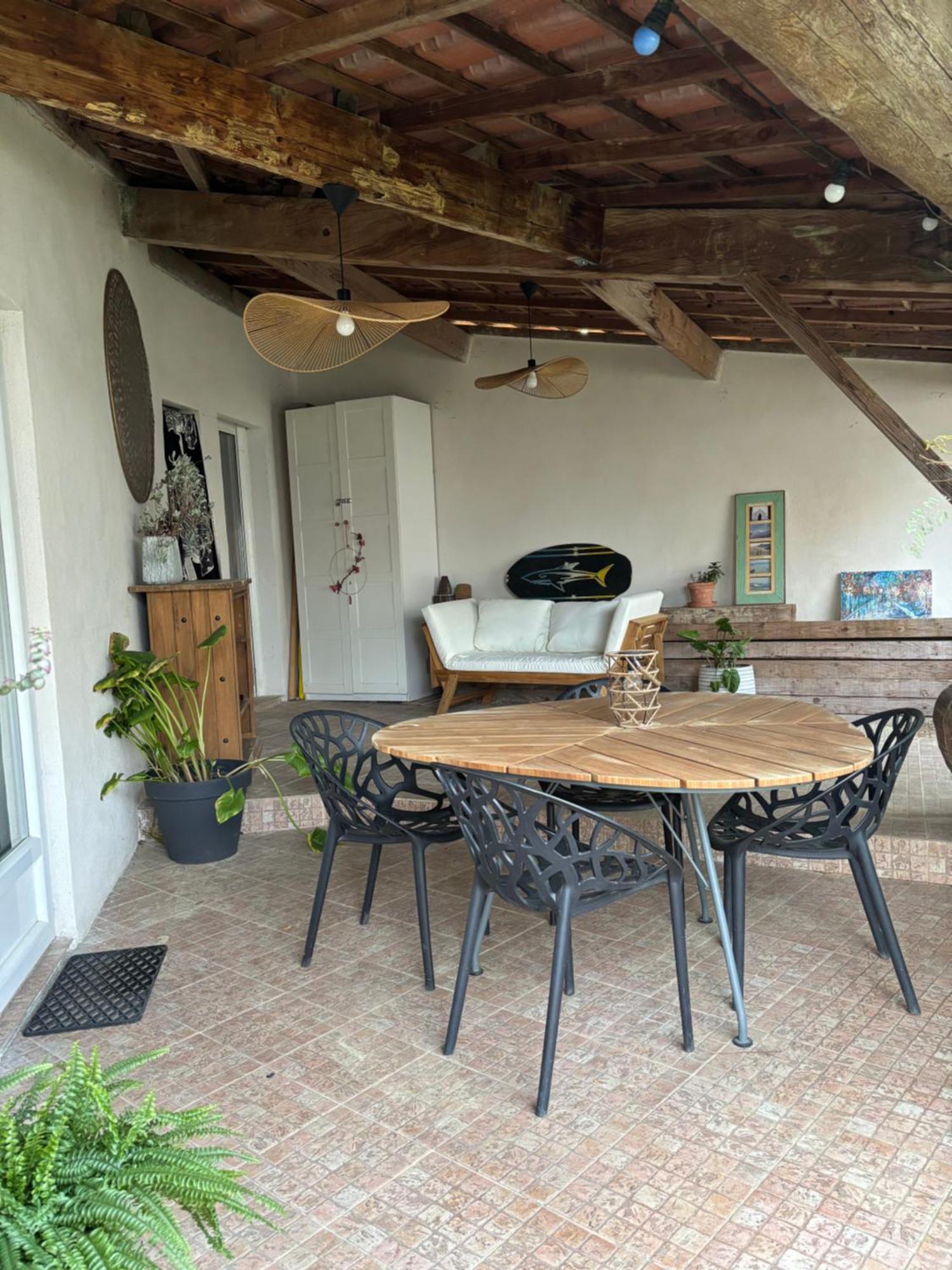 Chalet Charmante Petite Maison Avec Terrasse Et Jardin, Proche Tram